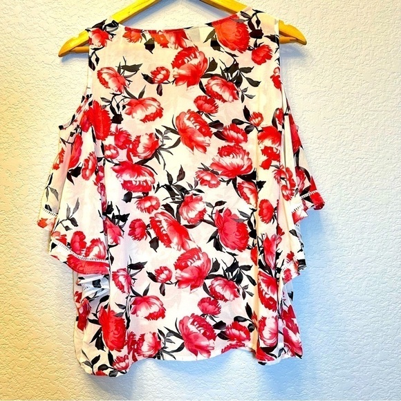 i Jeans‎ By Buffalo Women's Floral Roses Ruffle Cold Shoulder Short Sleeve Top - Picture 2 of 9